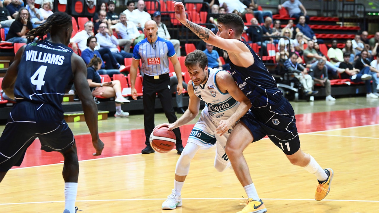 Basket: Serie A2 - 2a giornata: Cantù - Brindisi