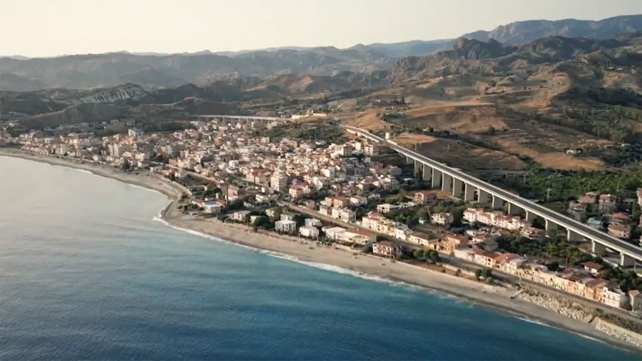 Di là dal fiume e tra gli alberi - S6E3 Versione ridotta - Greci di Calabria