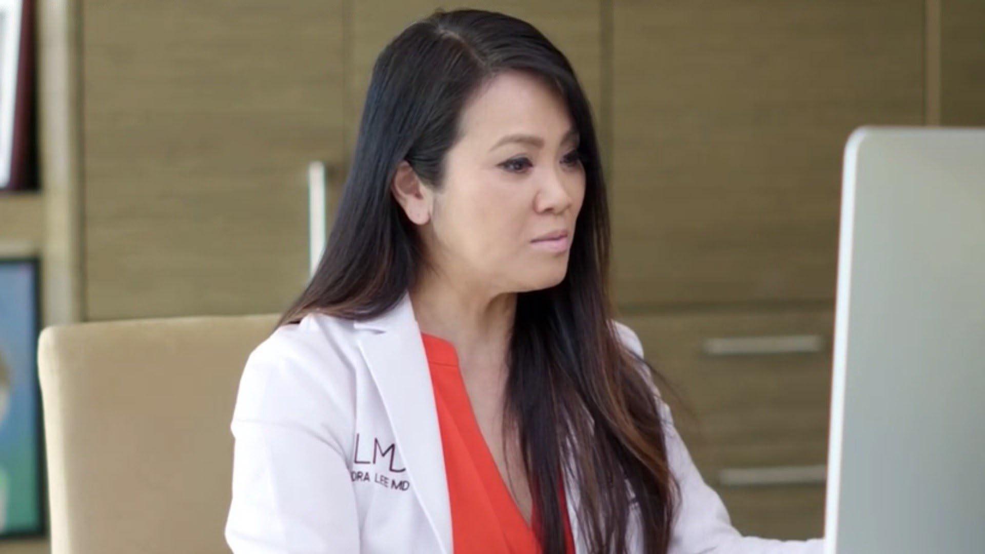 S1 Ep2 - Dr. Pimple Popper: la dottoressa...