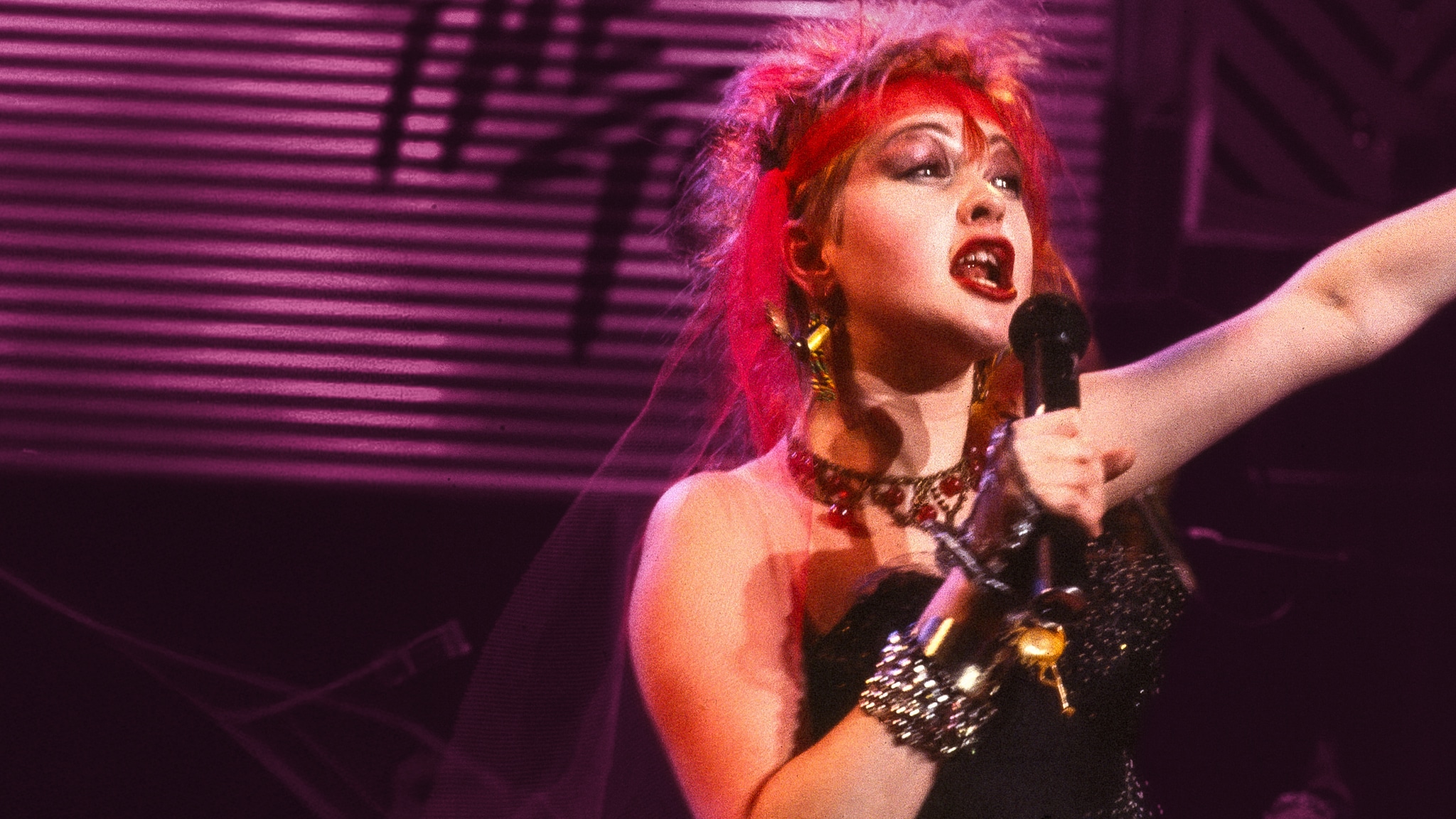 Decades Rock: Cyndi Lauper  Friends