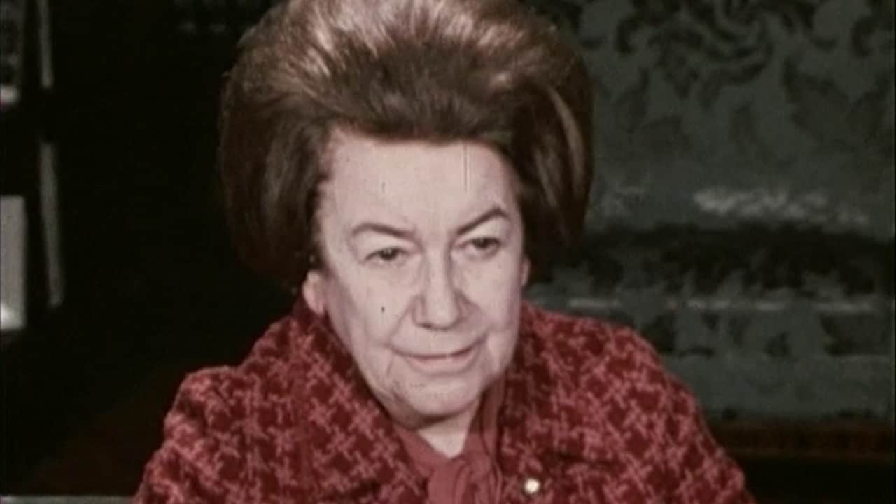 Una donna un Paese - Anna Aslan