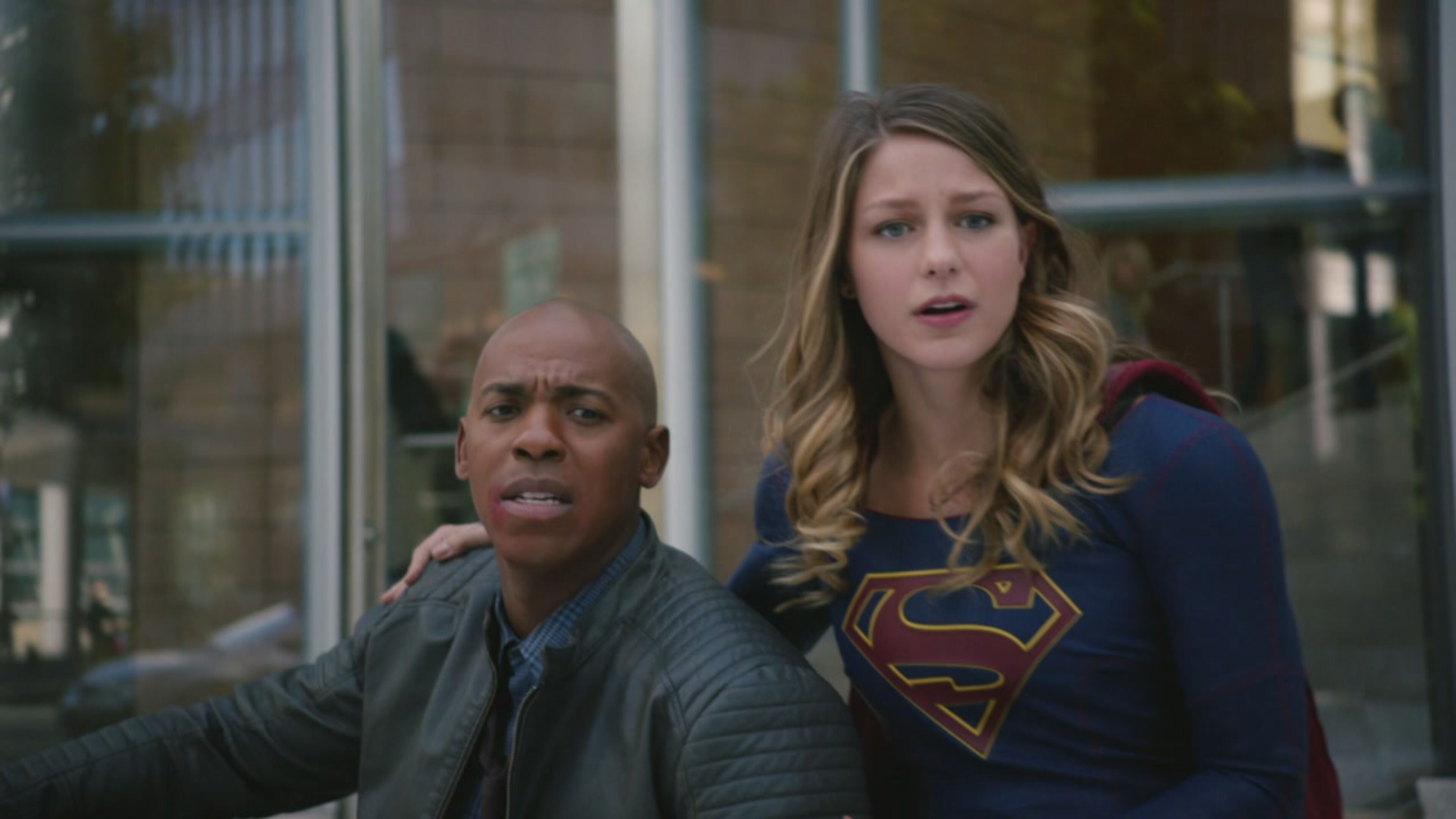 Supergirl - S2 Ep5 Crossfire