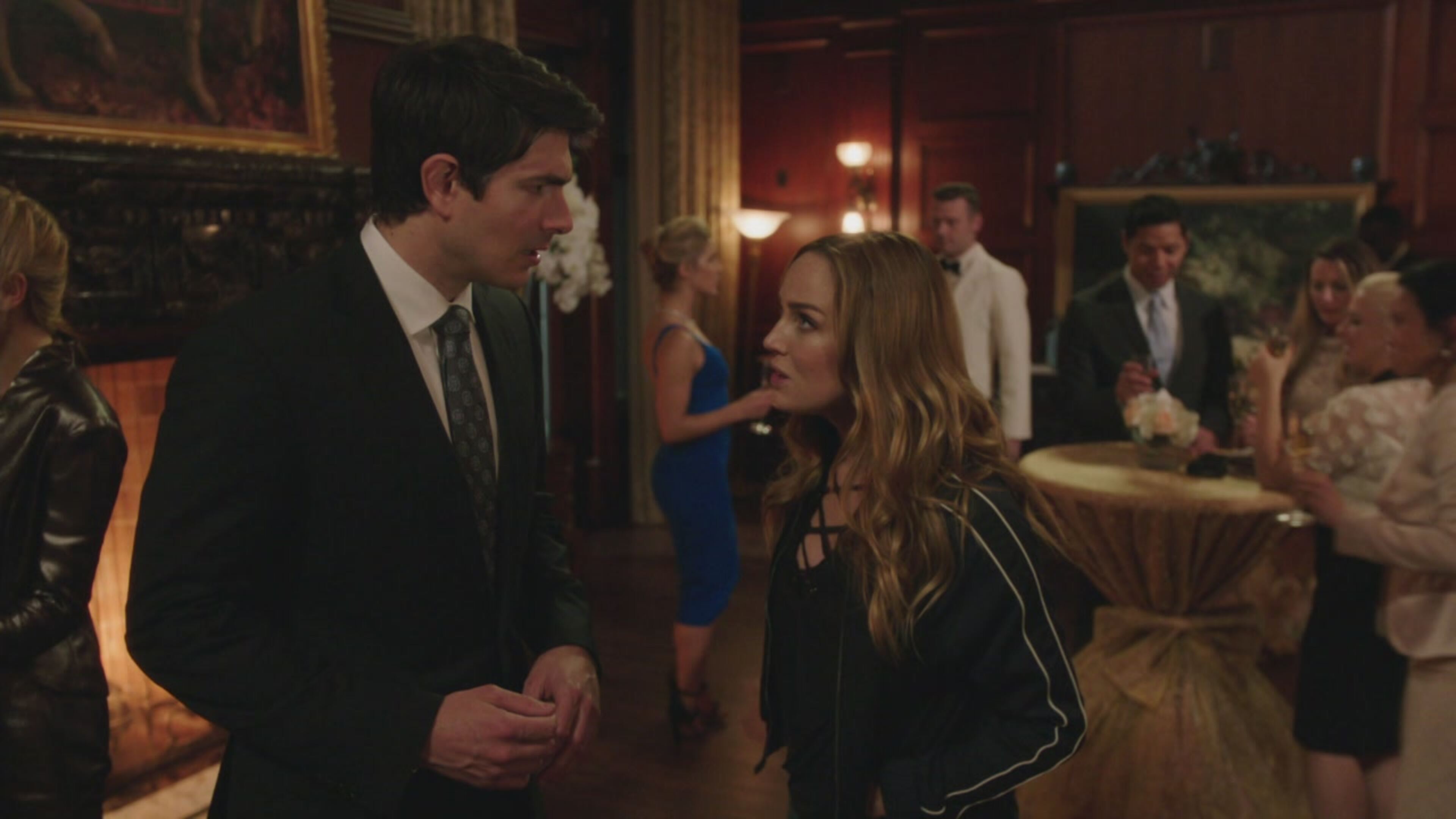 Arrow - S5 Ep8 Invasione!