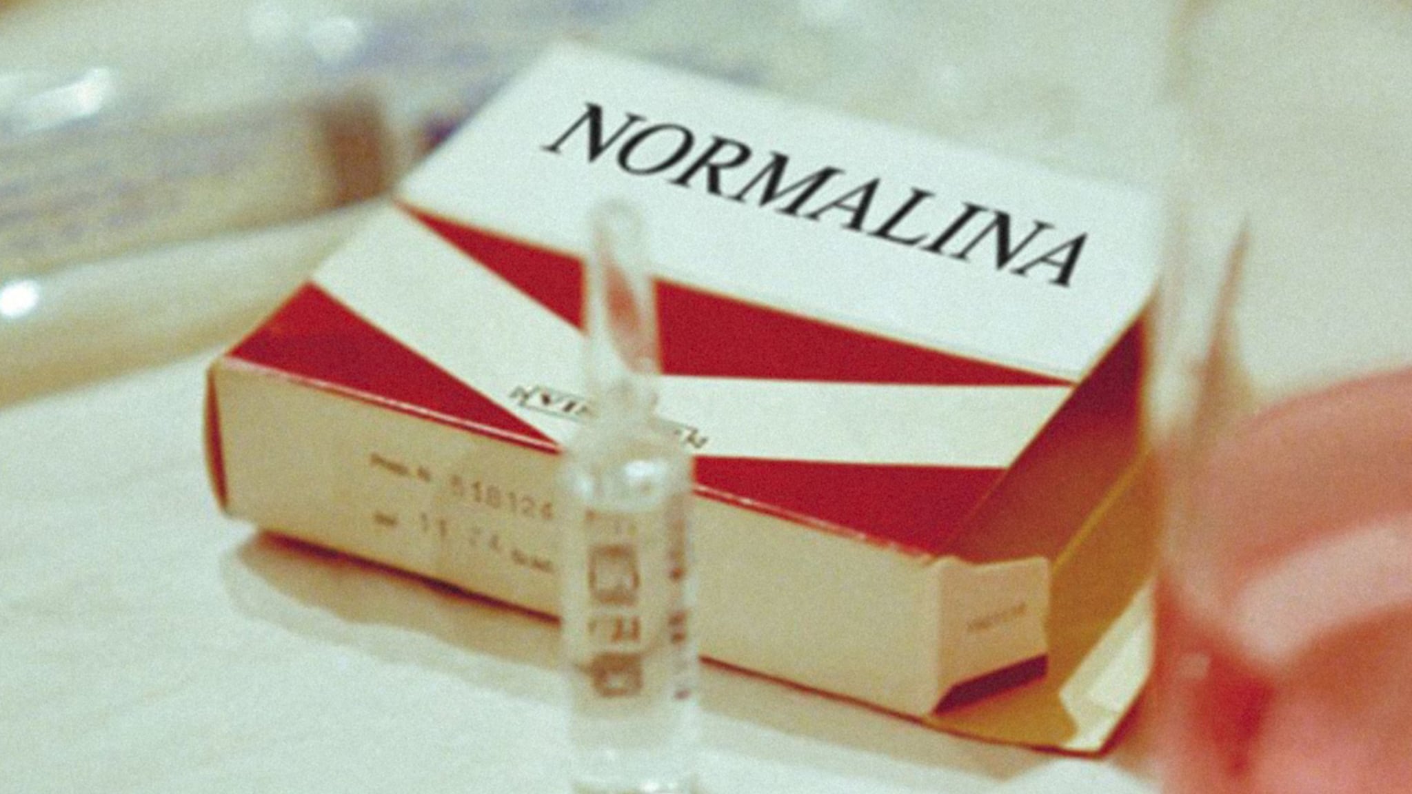 Dinni e la Normalina, ovvero la videopolizia psichiatrica contro i sedicenti nuclei di follia militante