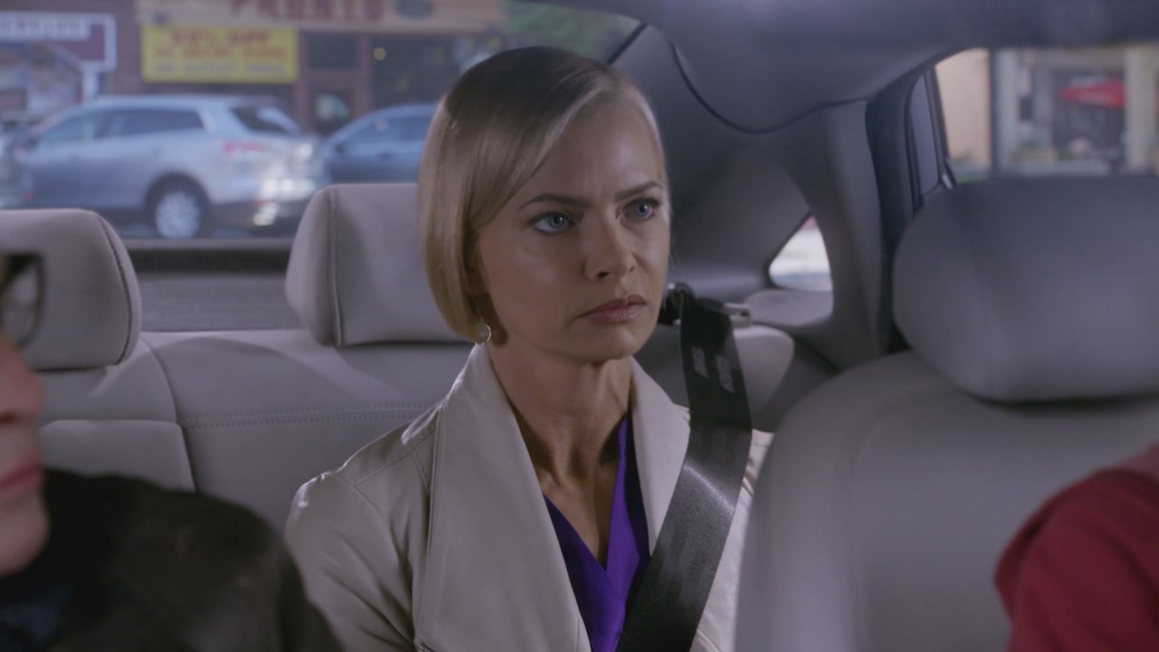 Mom - S7 Ep4 Gli omini girevoli e una sporcacciona