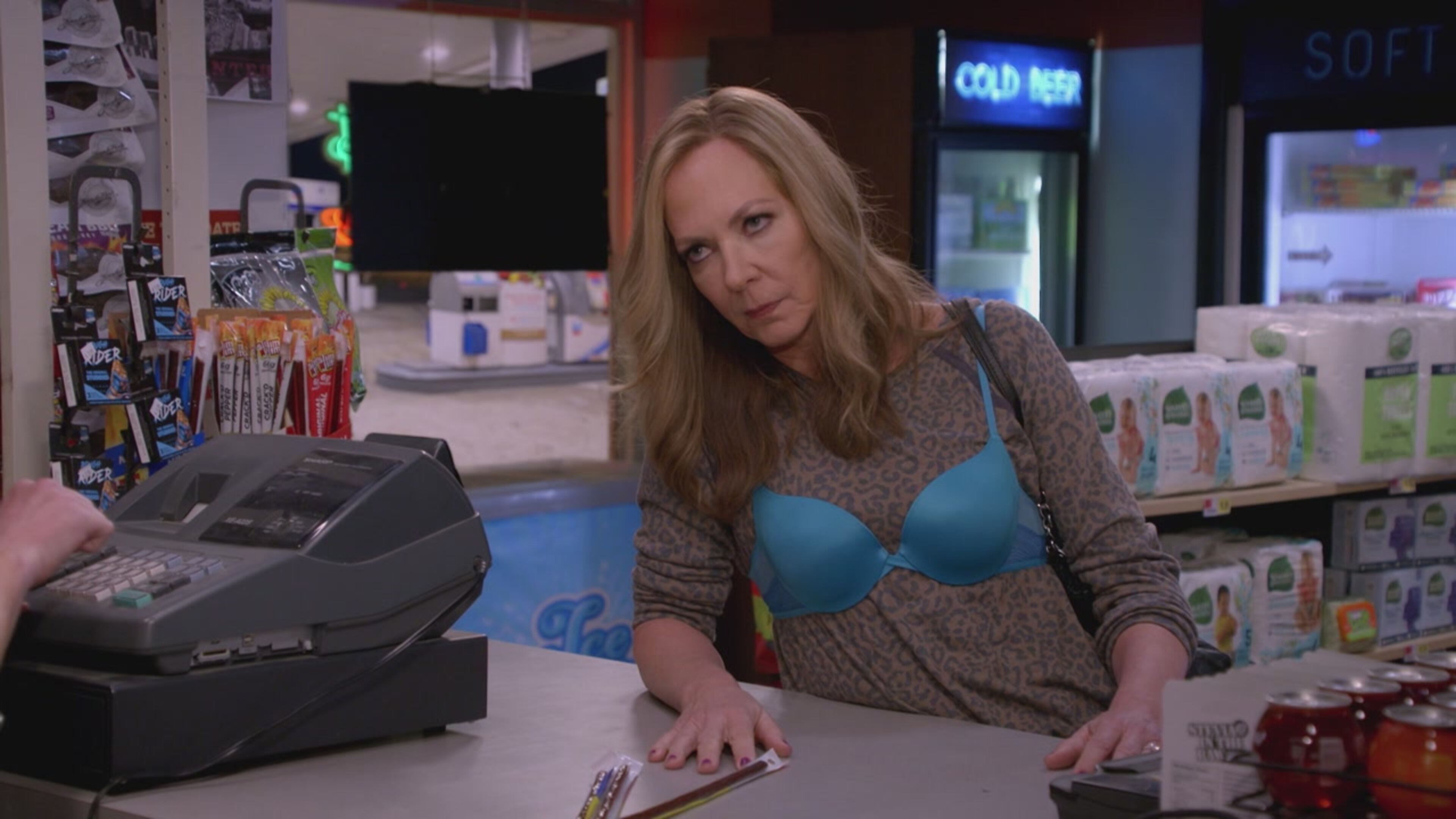 Mom 8 - S8 Ep1 Secchiello sessuale e la grammatica non conta