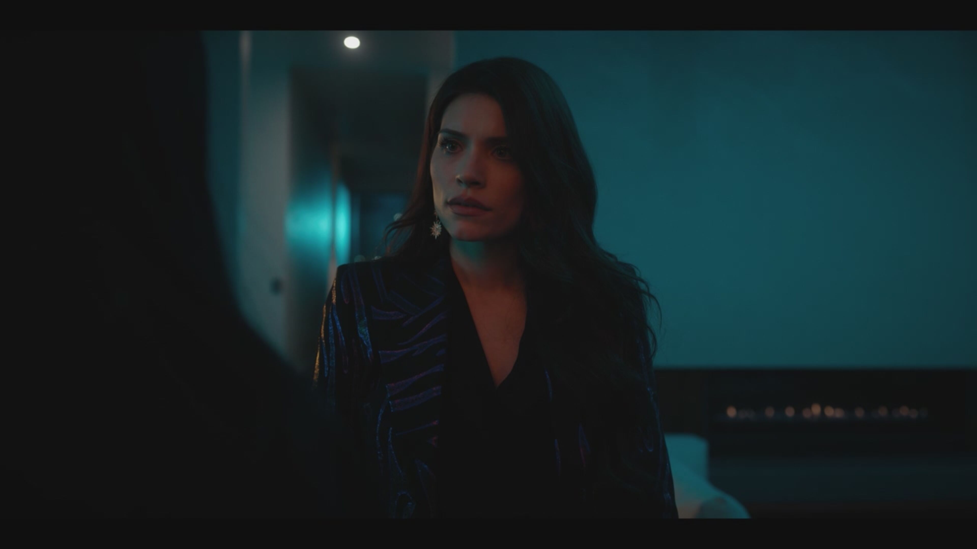 The Cleaning Lady 3 - S3 Ep10 Fumo e specchi