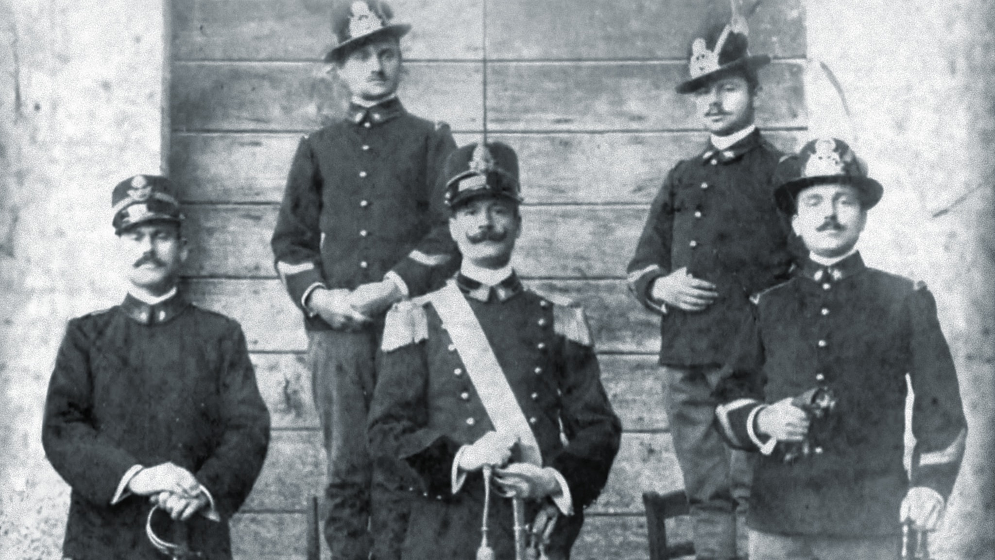 Nec recisa recedit. Storia della Guardia