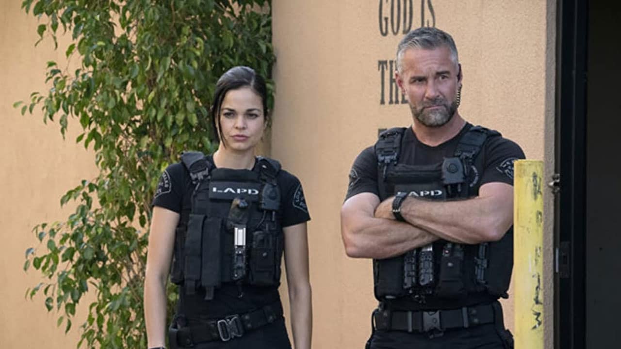 S.W.A.T. S4E6 - Proteggere e servire