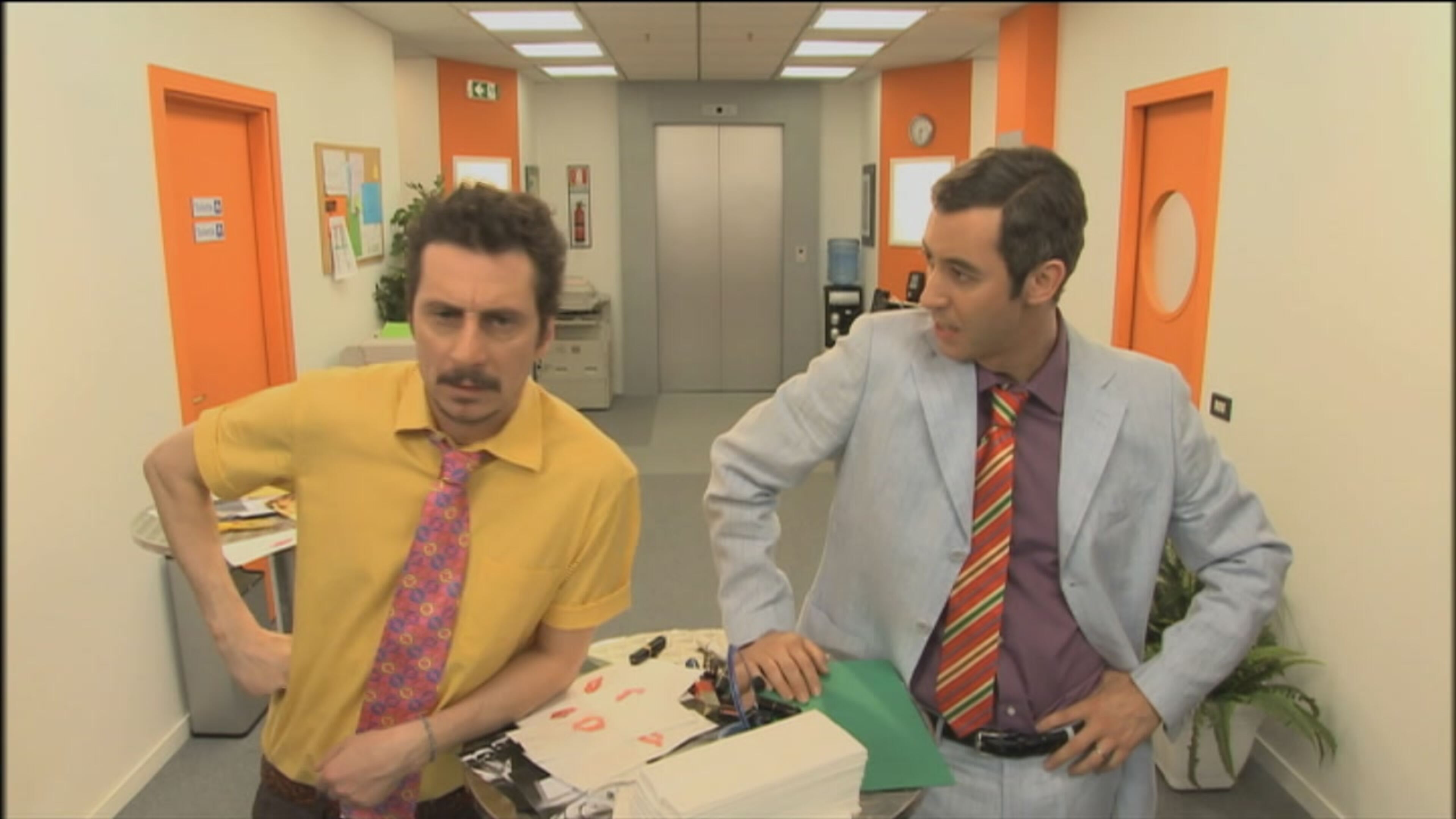 Camera Cafe' - S6 Ep50 Un taglio al passato