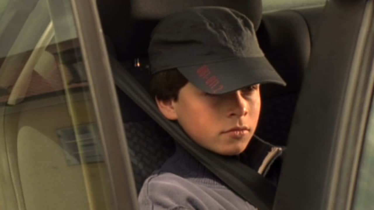 Un ciclone in convento S6E2 - Giudici in scarpe da tennis