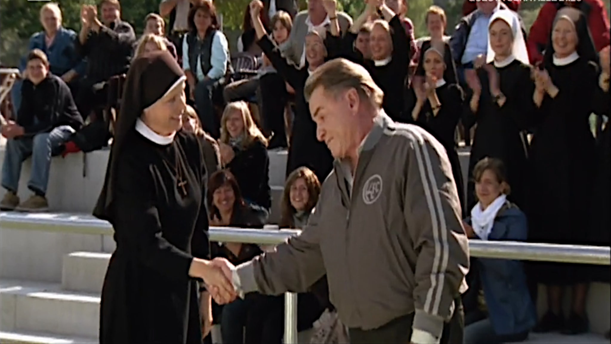 Un ciclone in convento S8E1 - La partita di pallone