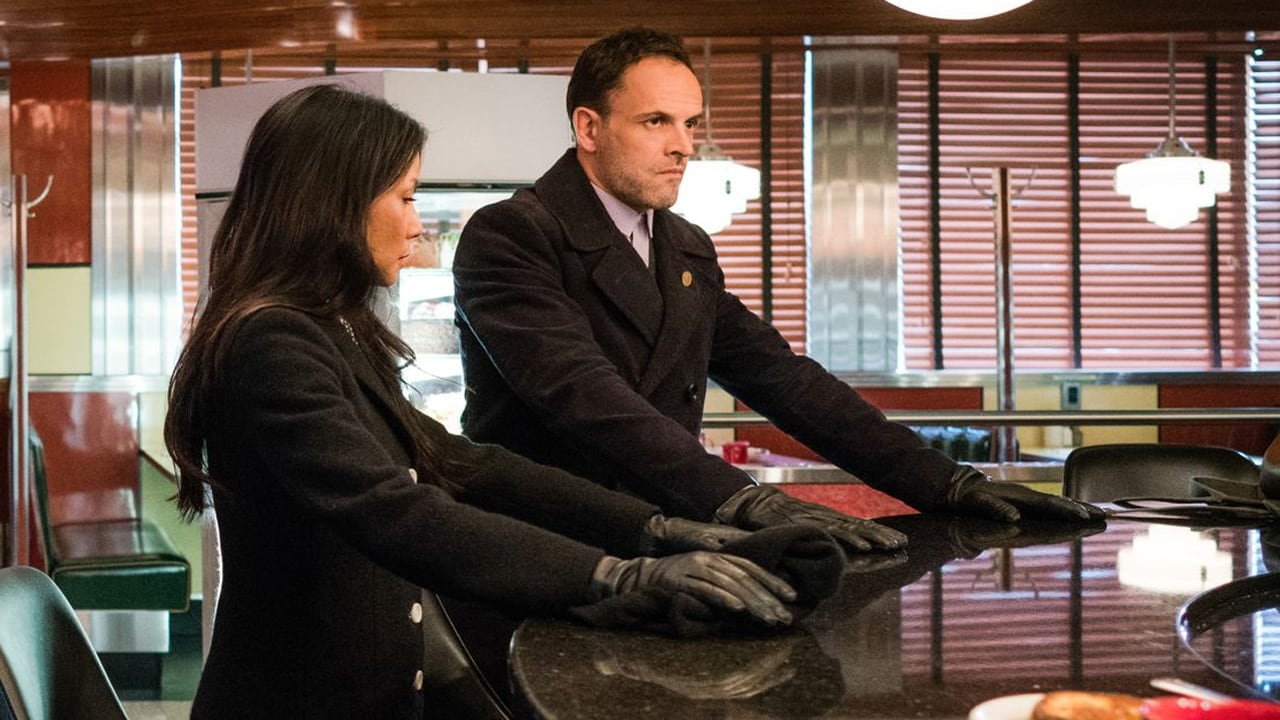 Elementary S5E13 - Spalle al muro