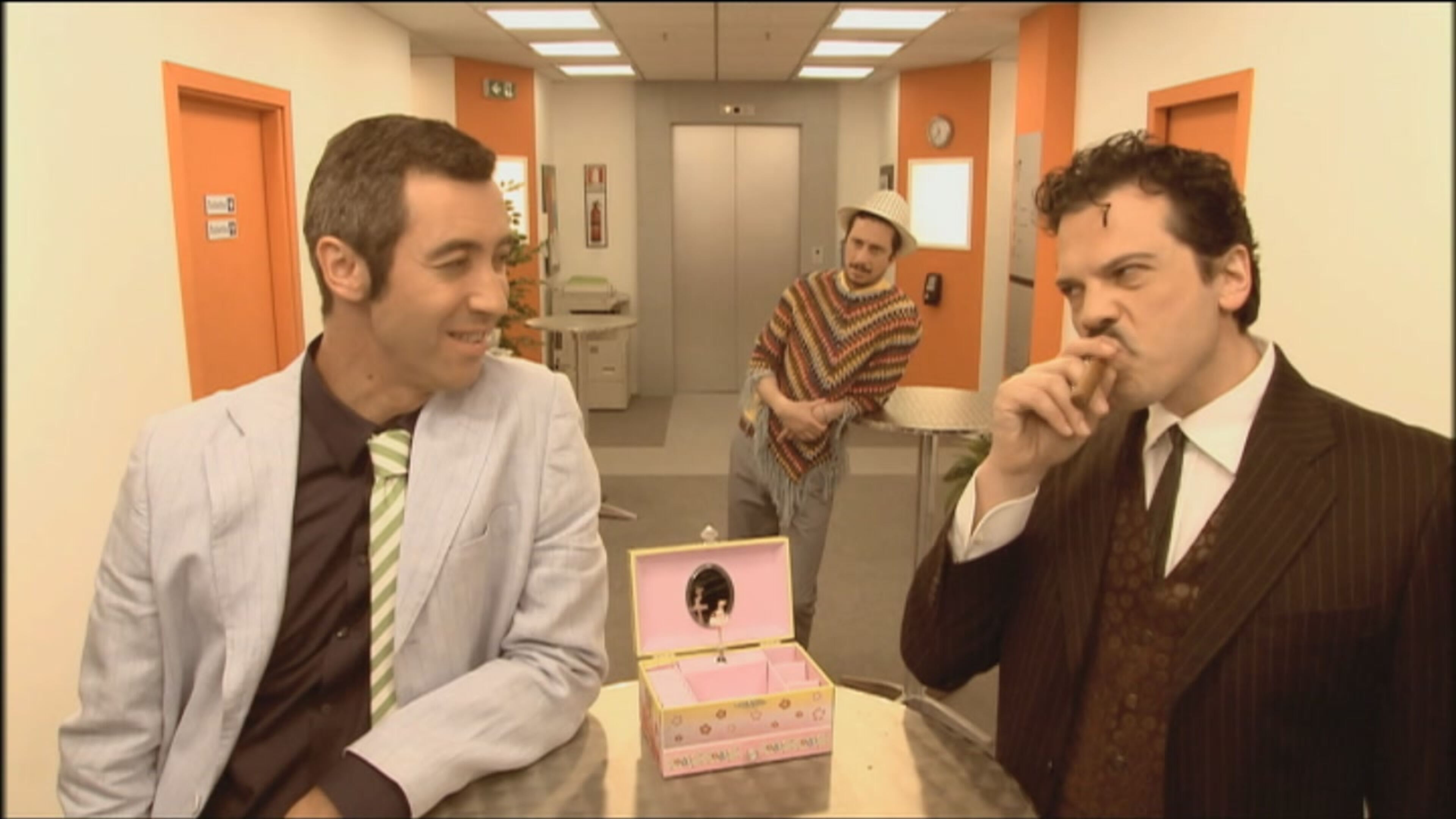 Camera Cafe' - S6 Ep62 Il carillon