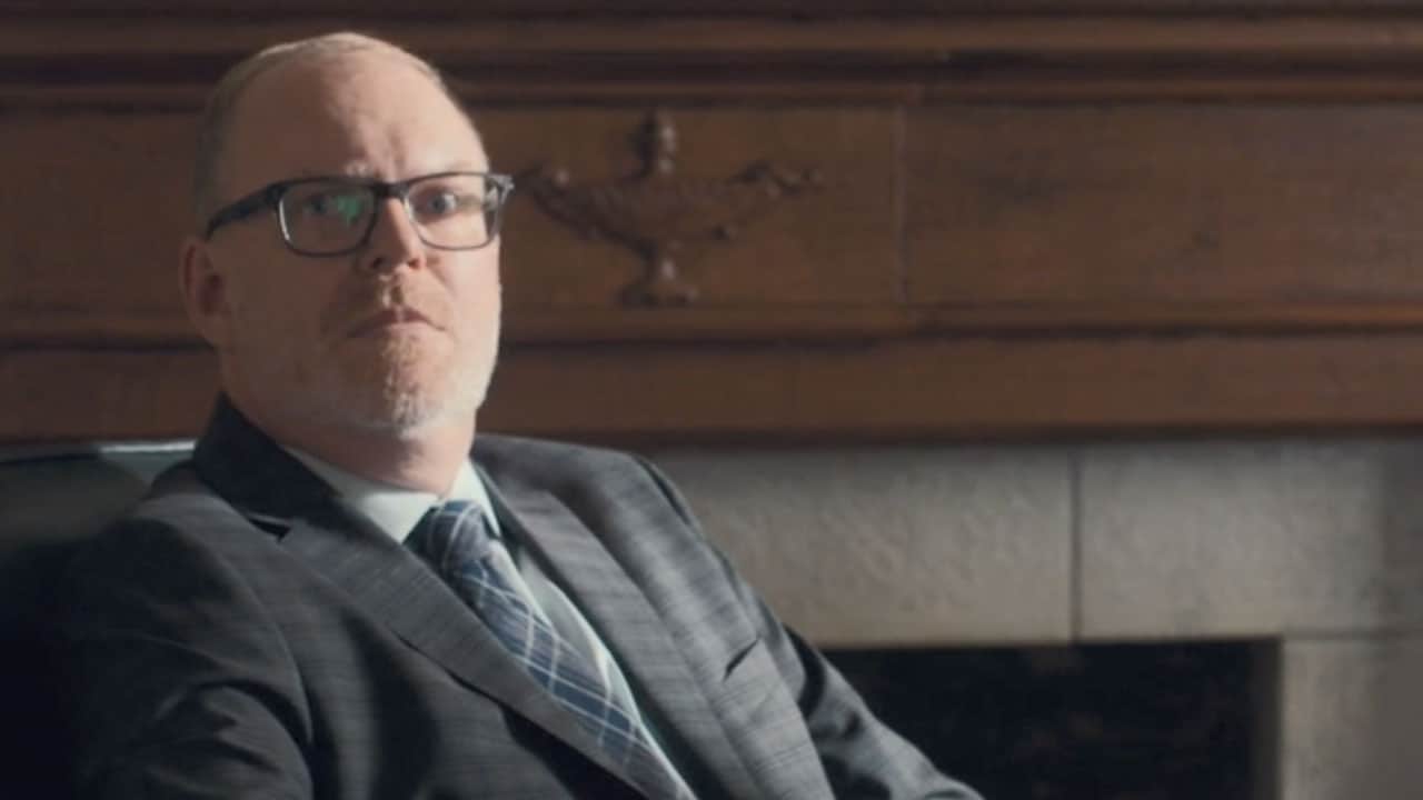 Private Eyes S4E6 Vita da confraternita