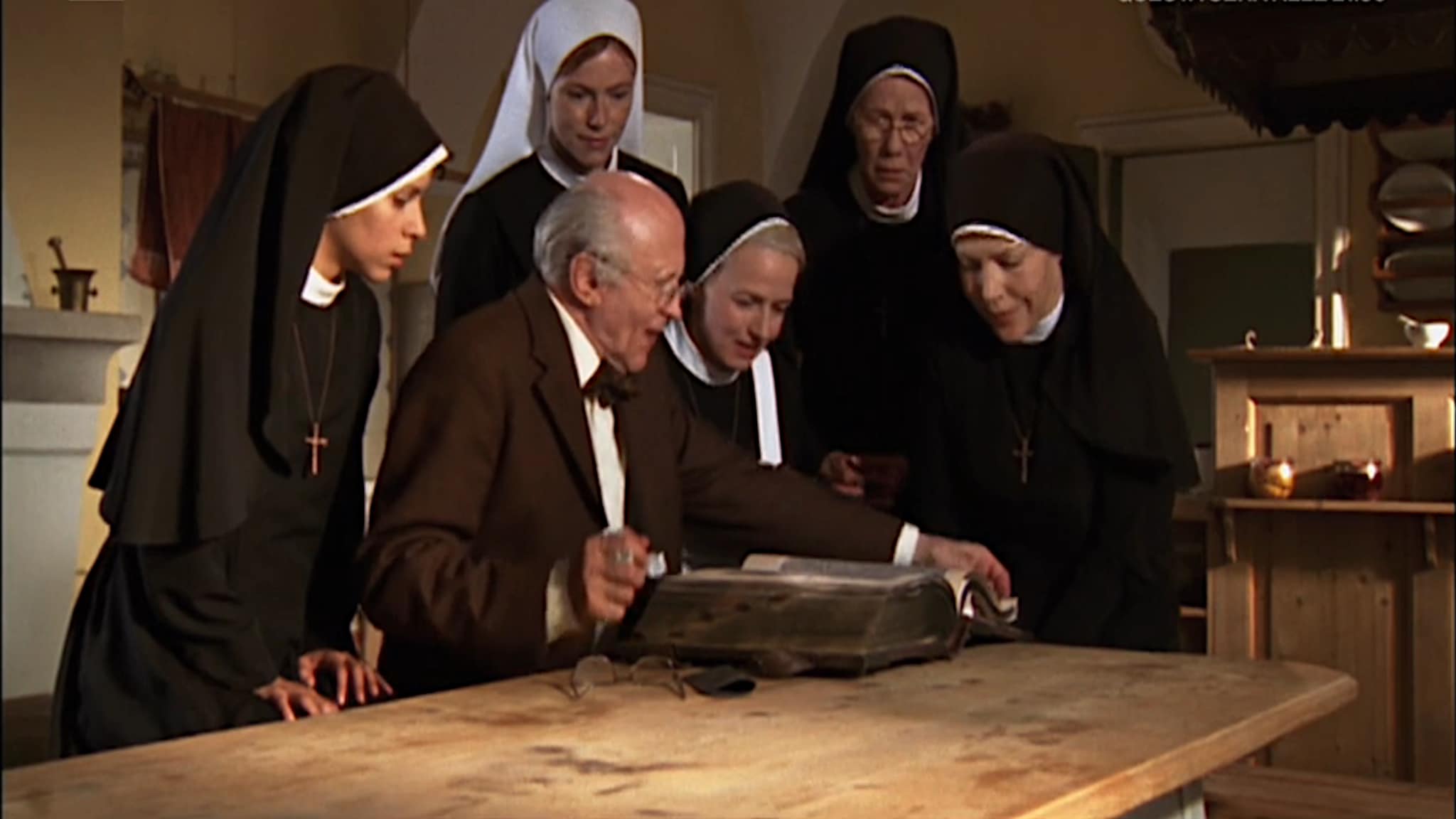 Un ciclone in convento S8E2 - La mazzetta