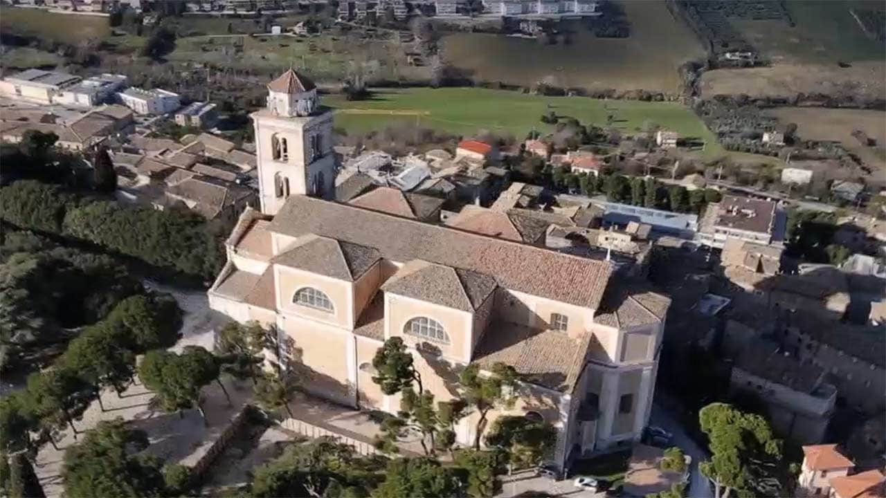 Di là dal fiume e tra gli alberi - S8E5 - Da Fermo