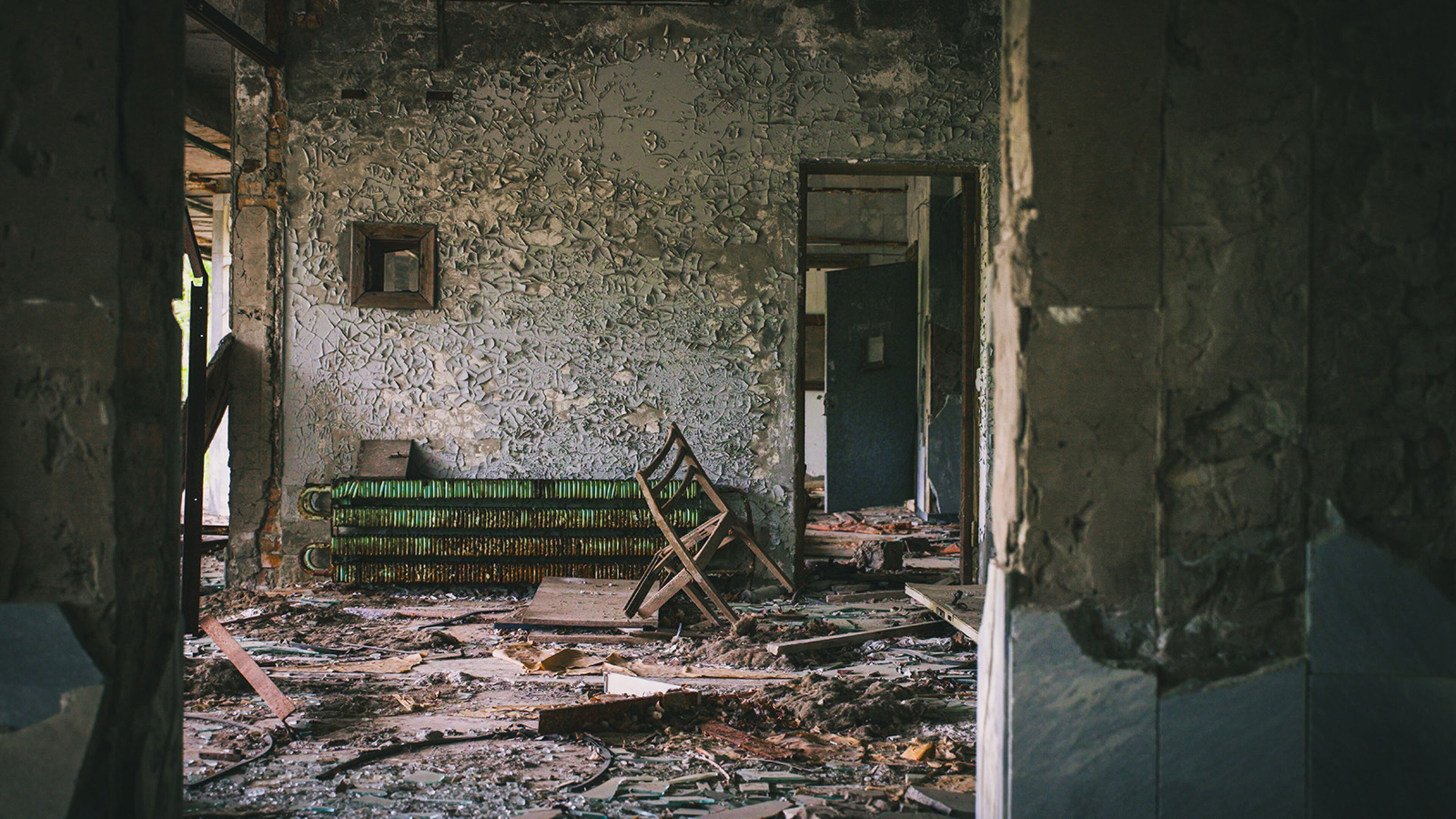 Fuga da Chernobyl: le 48 ore che cambiarono il mondo - Regia di L. Wales; GBR 2025