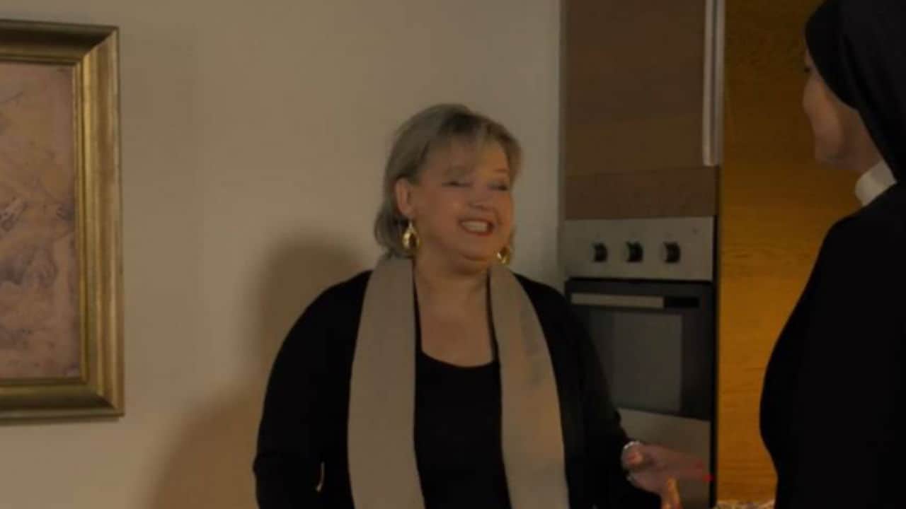 Un ciclone in convento S18E7 - Un nemico comune