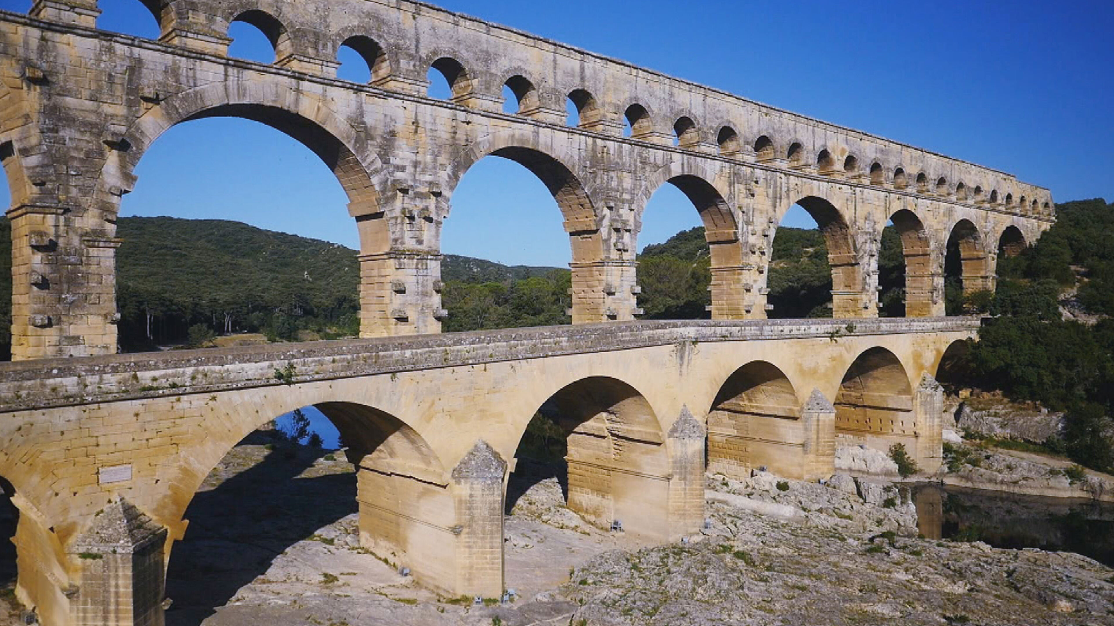 Megaponti - Progredire nel vuoto - Regia di A. Gary; FRA 2020